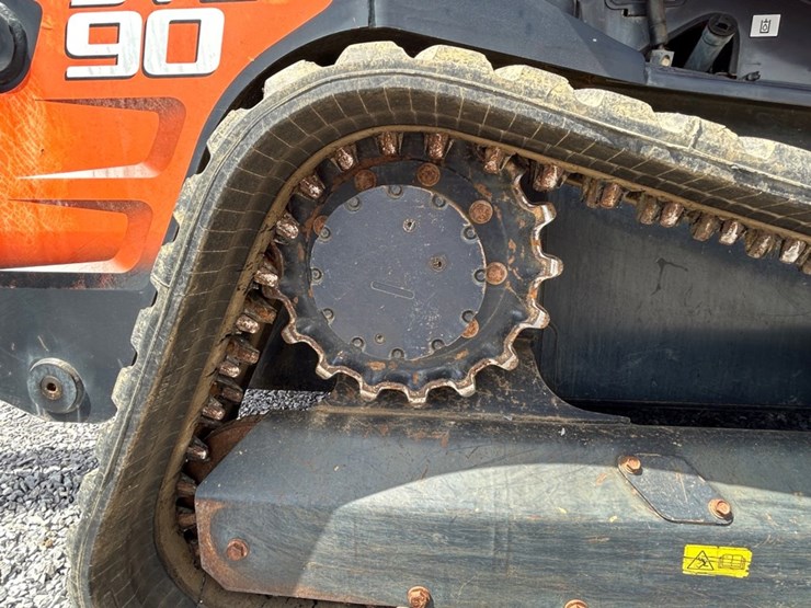 2013-kubota-svl90-image-16