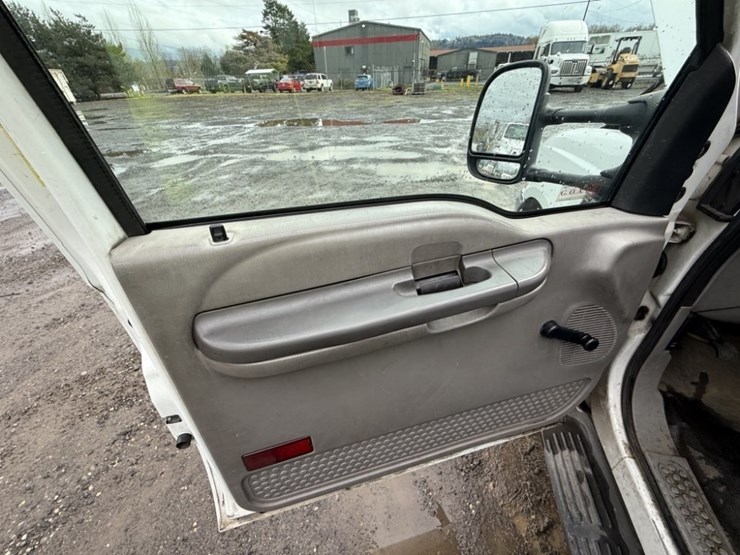 2001-ford-f550-xl-sd-image-28