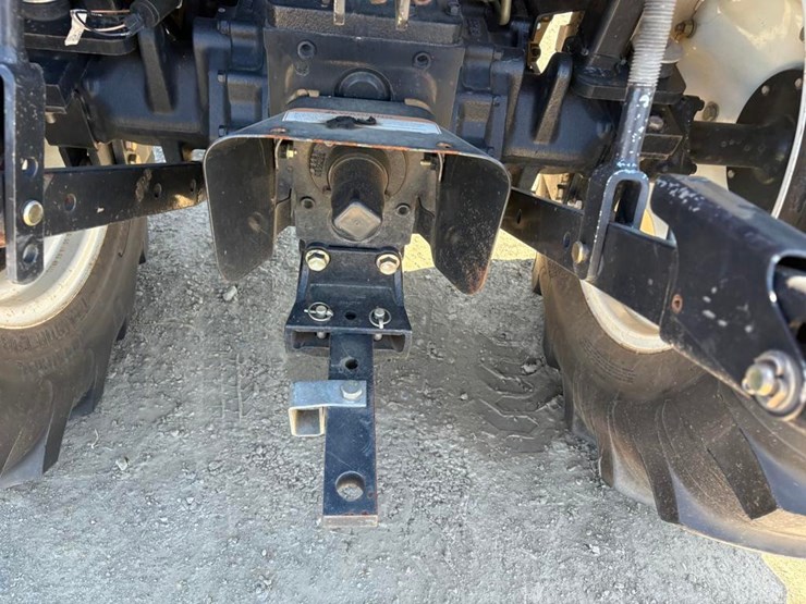 new-holland-t2320-image-13