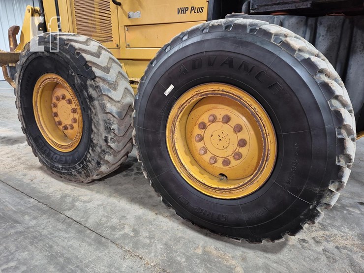 2009-caterpillar-120m-image-29