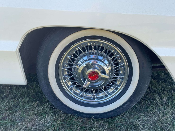 1965-ford-thunderbird-image-42