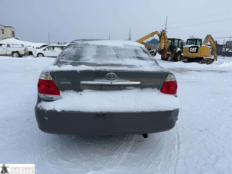 non-operable-2005-toyota-camry-4dr-sedan-image-5