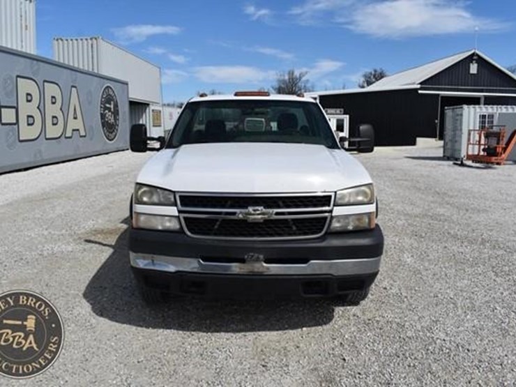 2007-chevrolet-3500-image-14