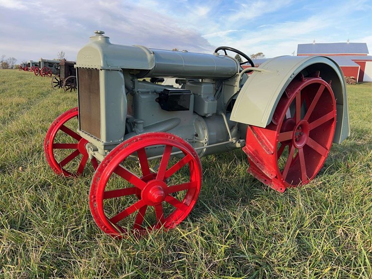 1923-fordson-tractor-image-1
