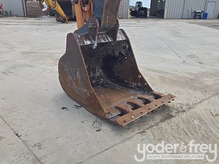 2017-deere-210g-lc-image-26