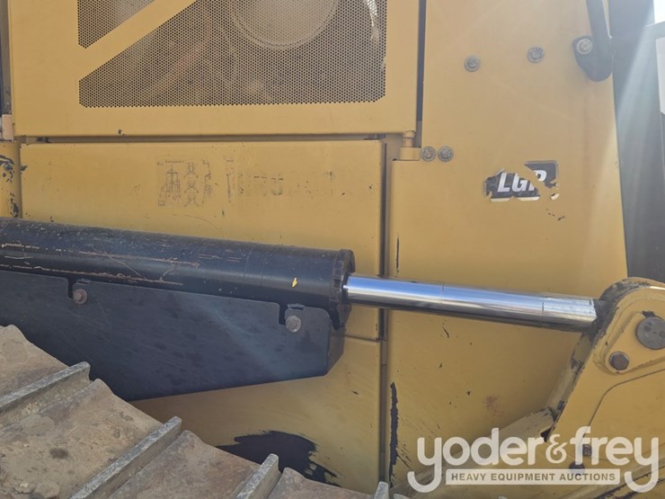 2019-caterpillar-d6-lgp-image-33