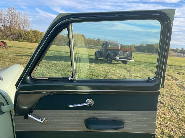 1953-ford-customline-sedan-image-62