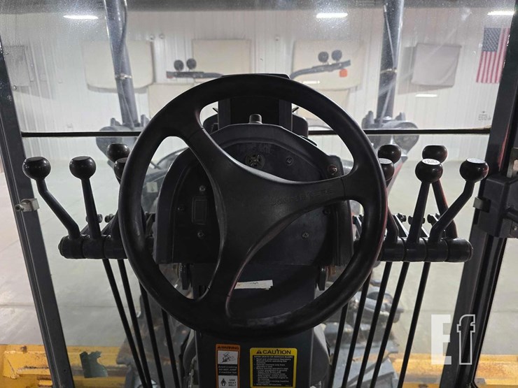 2012-deere-770g-image-17