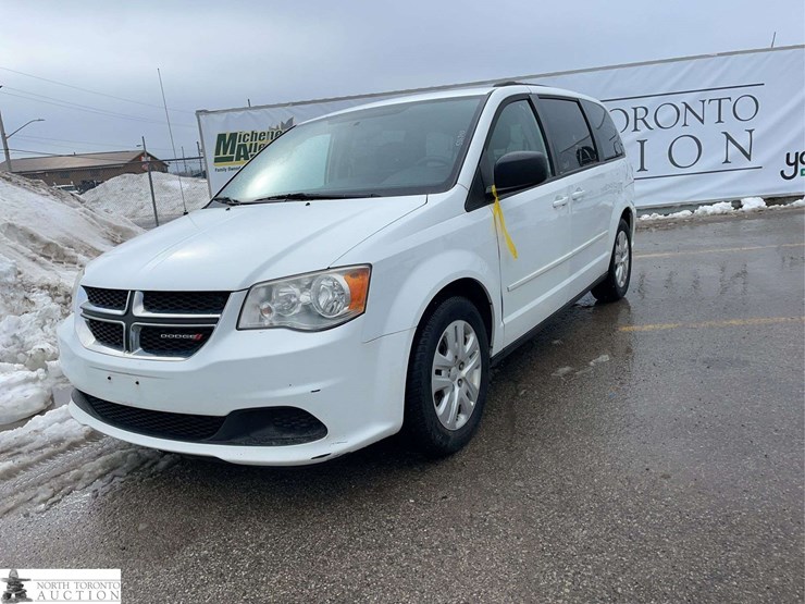 2014-dodge-grand-caravan-sxt-image-1