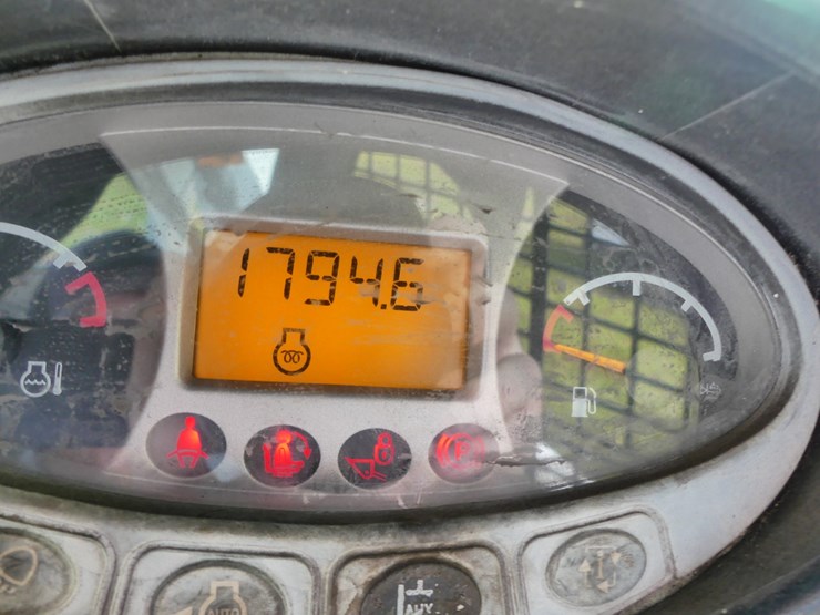 2015-bobcat-s570-image-17