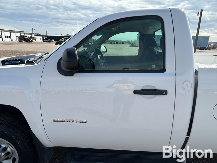 2010-chevrolet-silverado-2500-image-11