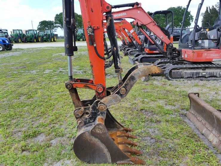 2022-kubota-kx040-4-image-9