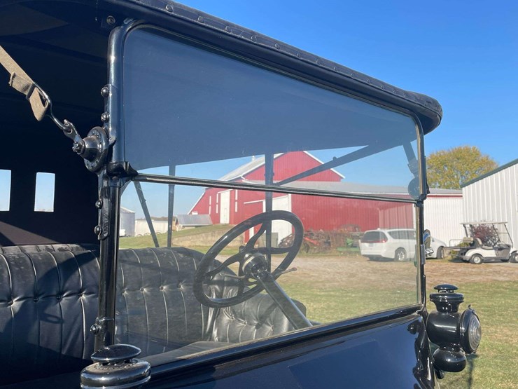 1917-model-t-touring-image-30