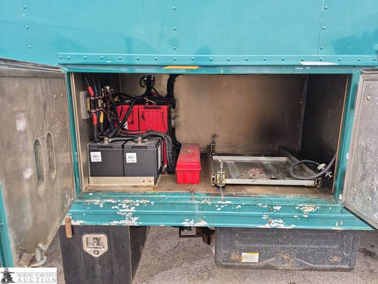 2014-isuzu-nqr-image-26