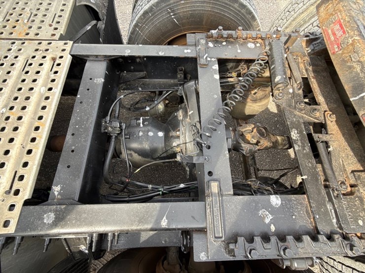 #31956-•-2012-volvo-vnl-tandem-axle-truck-tractor-image-28