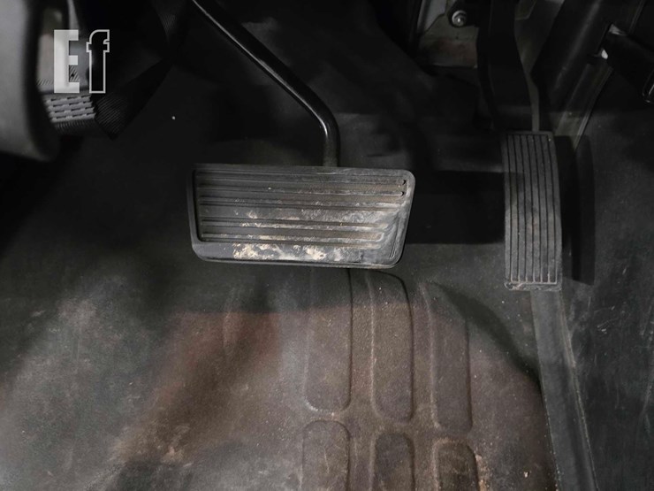 2017-chevrolet-express-2500-image-11