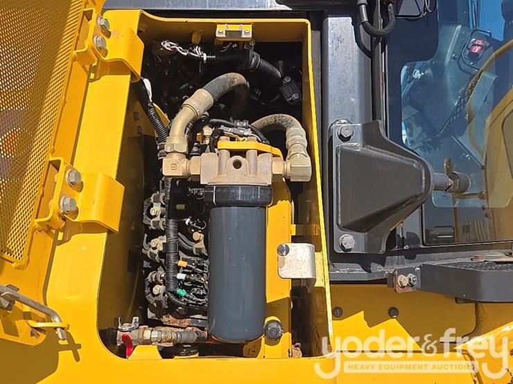 2023-komatsu-d61px-24-image-45