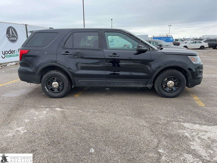 2017-ford-explorer-image-4