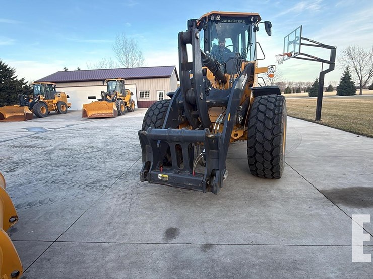 2024-deere-624-p-tier-image-11