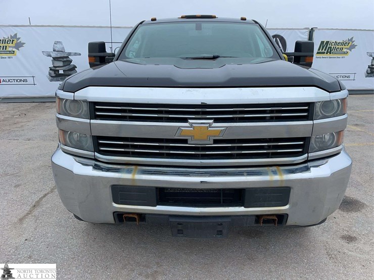2015-chevrolet-silverado-2500hd-image-2