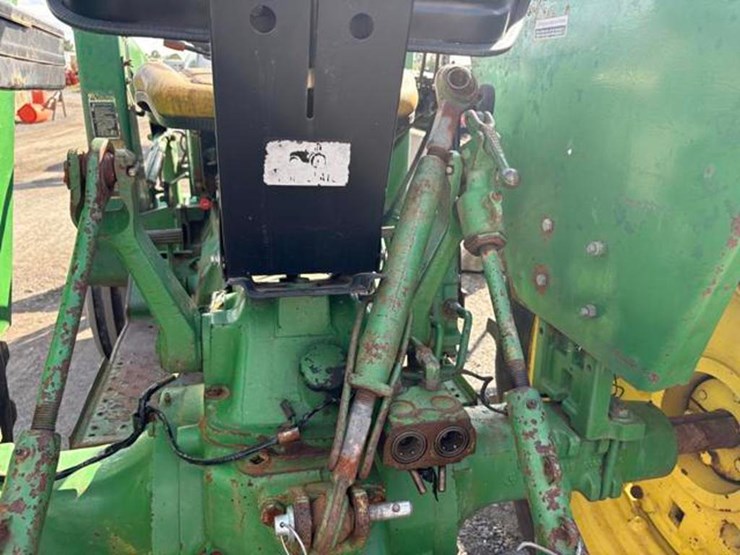 john-deere-2440-image-14