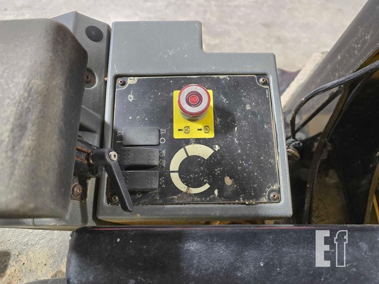 2012-caterpillar-cp56-image-22