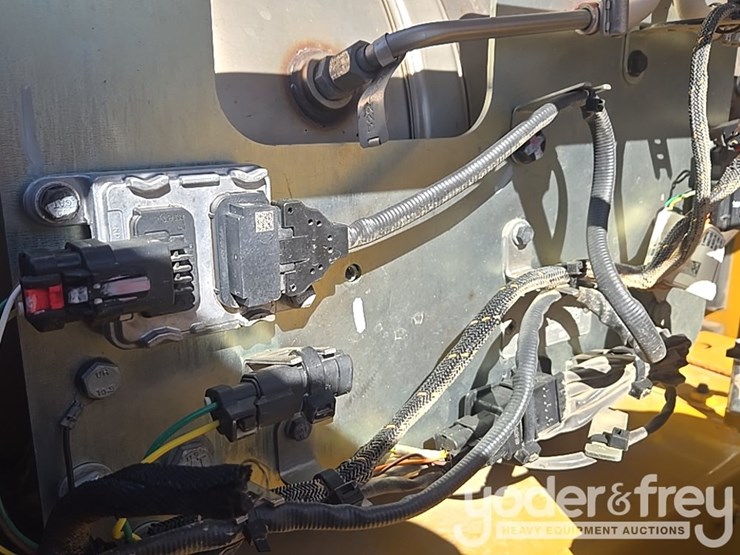 2019-caterpillar-336-image-63