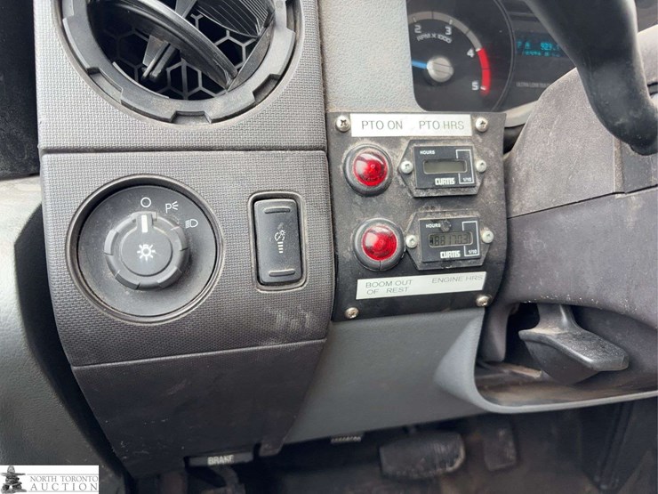 2012-ford-f550-image-35