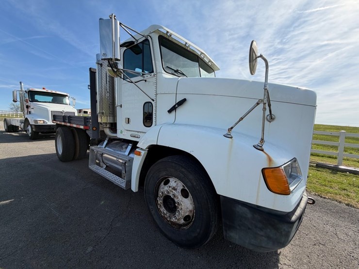 #31768-•-1998-freightliner-single-axle-truck-tractor-image-13