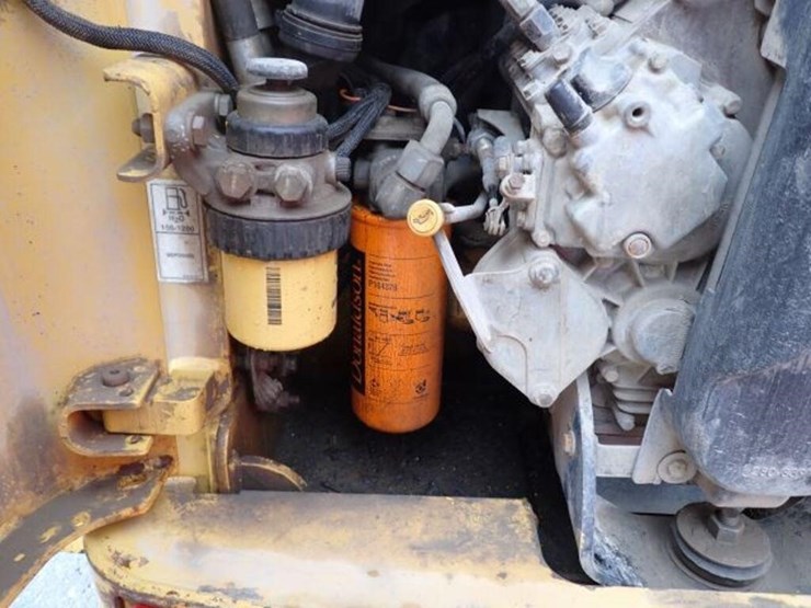 2010-caterpillar-232b-image-55