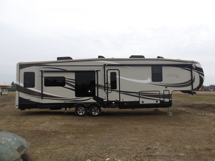 #7364-•-2015-jayco-pinnacle-fifth-wheel-camper-image-2