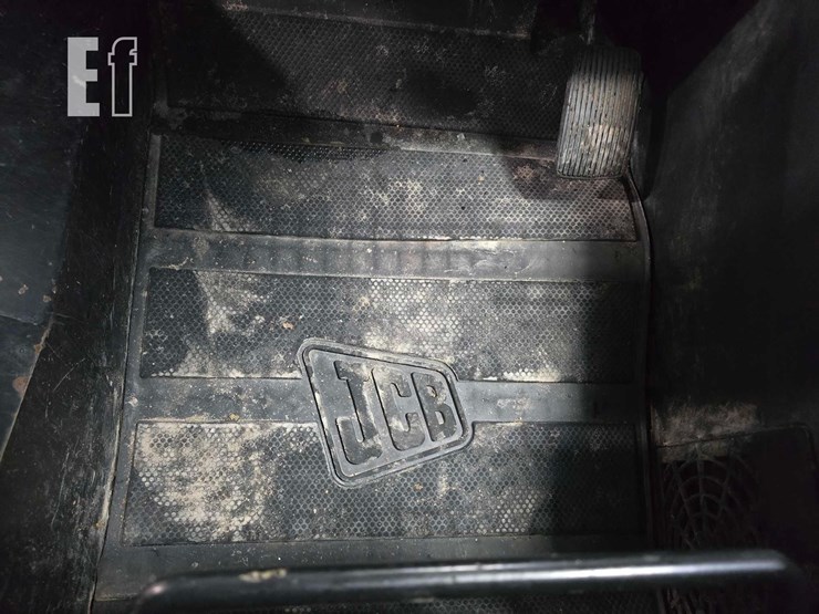 2022-jcb-3ts-8t-image-14