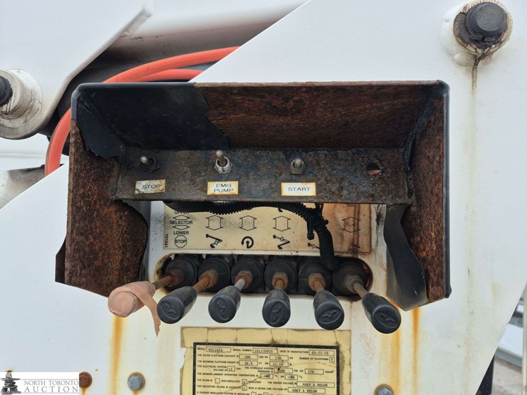 2011-ford-f550-image-33