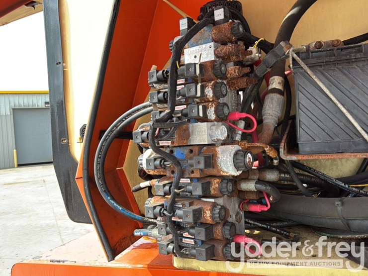 2014-jlg-800aj-image-24