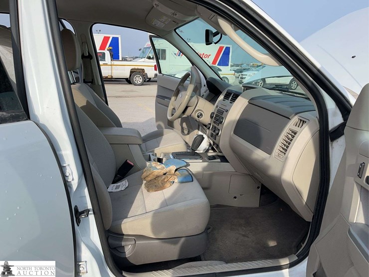 2011-ford-escape-hybrid-image-21