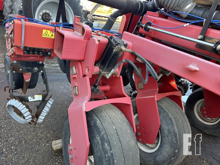 2009-white-8516-image-27