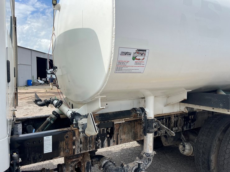 2020-freightliner-m2-106-image-15