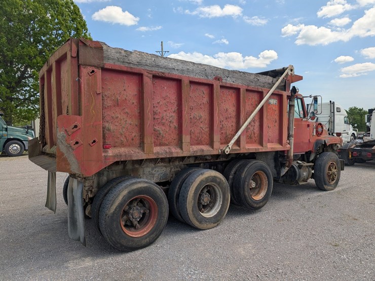 1984-ford-l9000-image-3