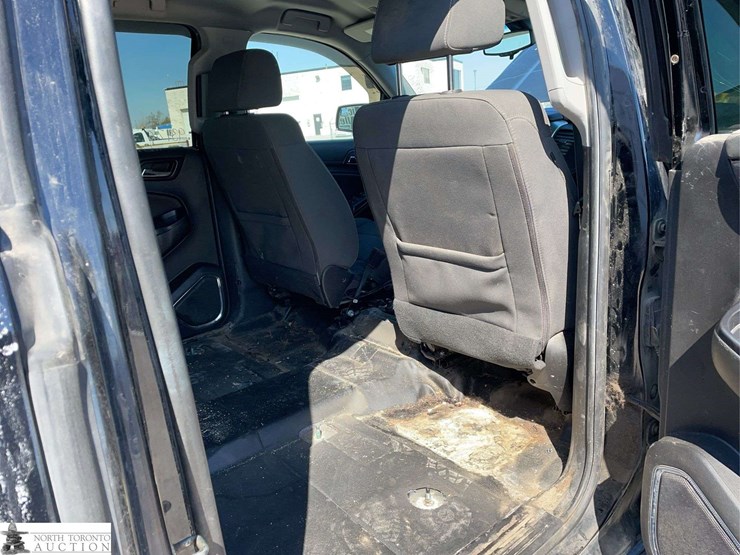 2019-chevrolet-suburban-image-19