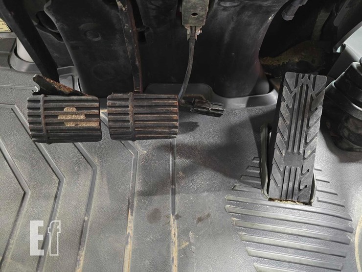 2022-caterpillar-416-image-20