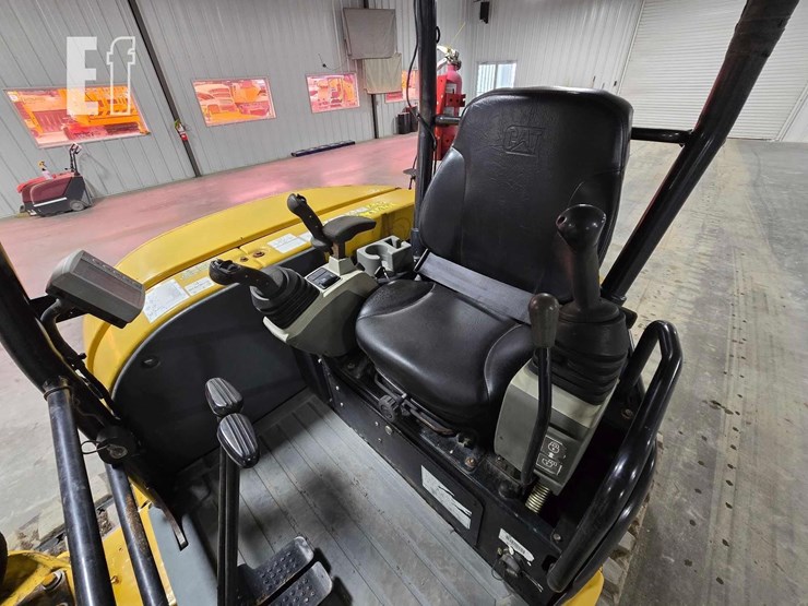 2016-caterpillar-305e2-cr-image-17