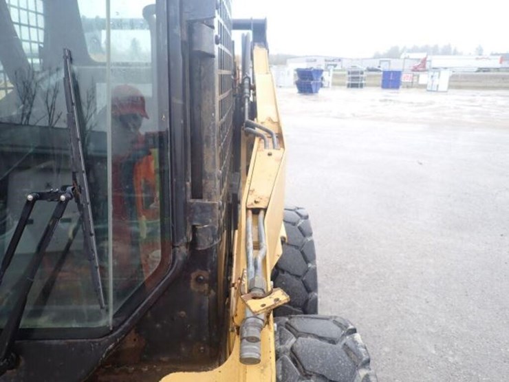 2010-caterpillar-232b-image-42