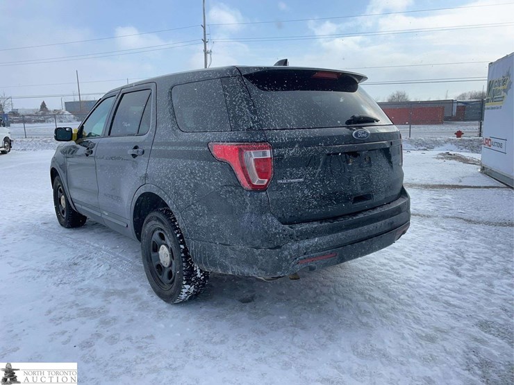 2017-ford-explorer-image-7