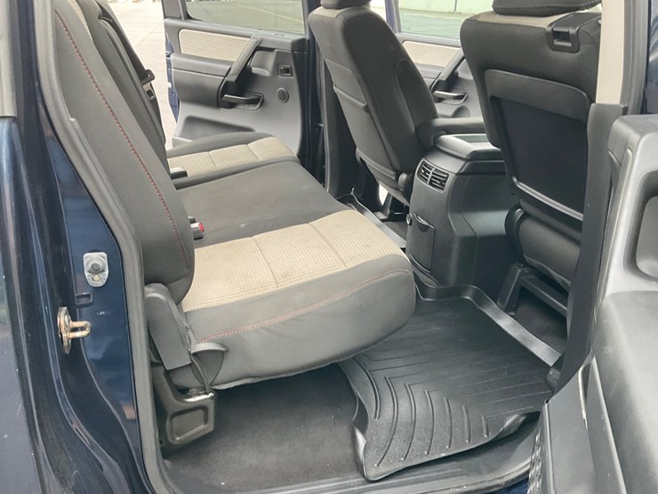 2012-nissan-titan-image-8