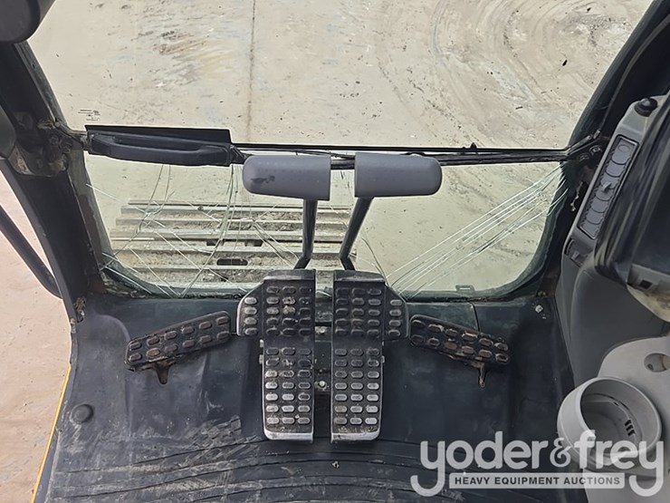 2017-deere-210g-lc-image-128