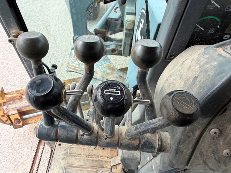 2005-deere-672d-image-17