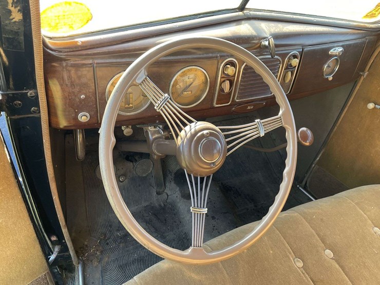 1938-ford-two-door-deluxe-sedan---original-car!-image-63