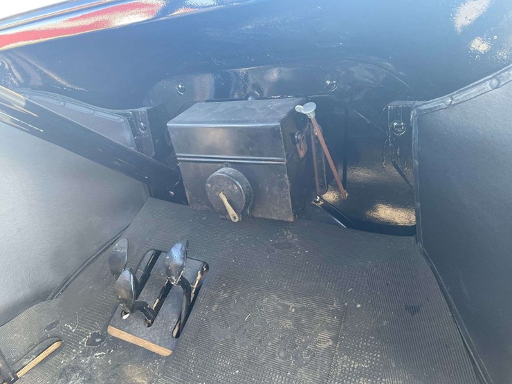 1917-model-t-touring-image-70