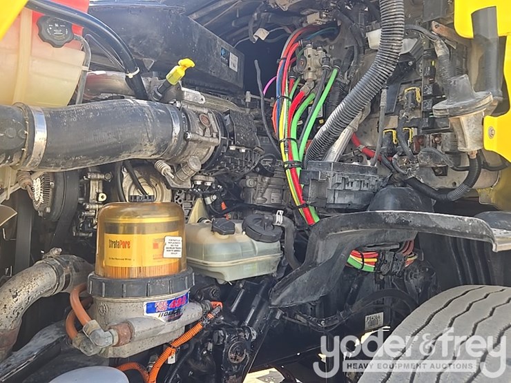 2014-freightliner-cascadia-113-image-70