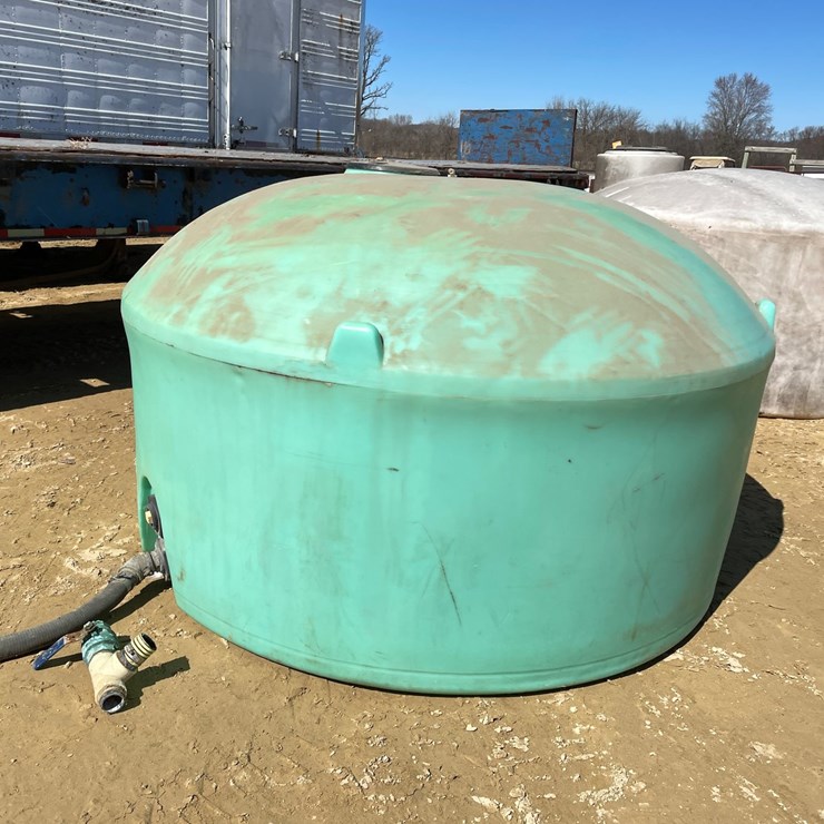#3964 • 1,100-Gallon Water Tank